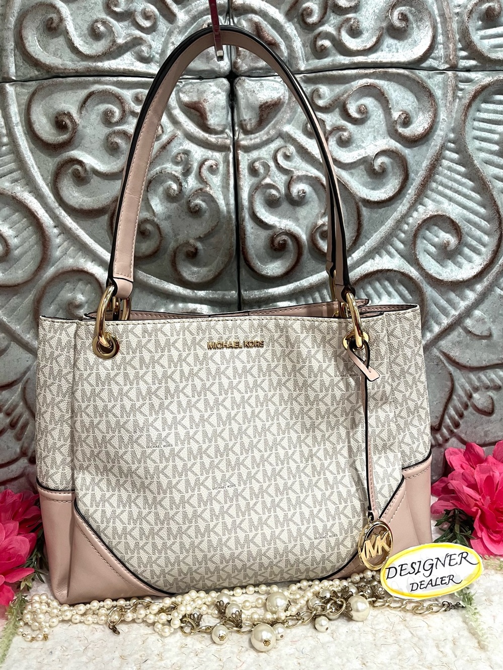MICHAEL Kors Nicole Large Signature Shoulder Tote Bag